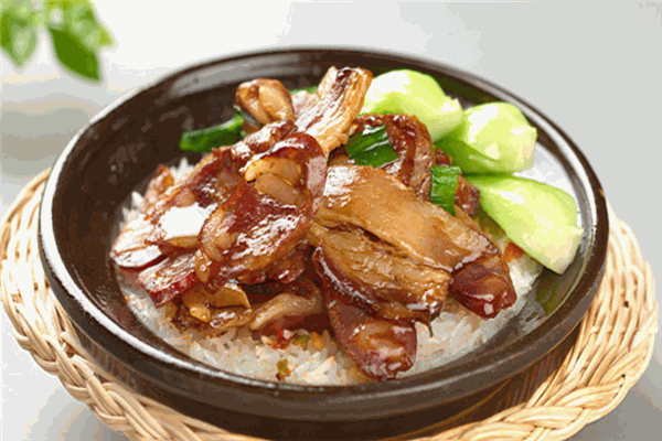 香小噴煲仔飯