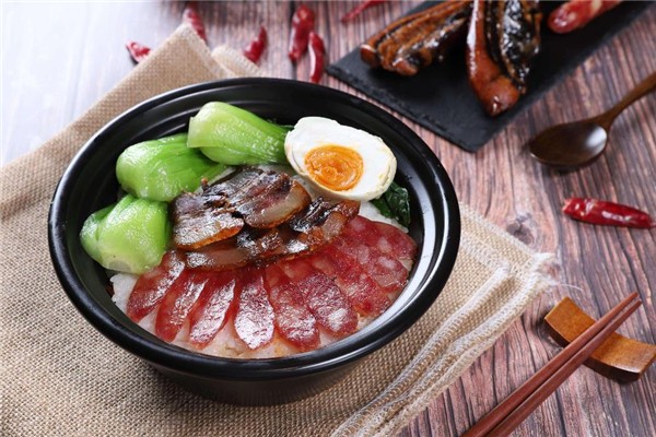 左肥腸煲仔飯