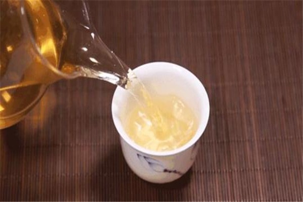 四兩綠茶飲加盟