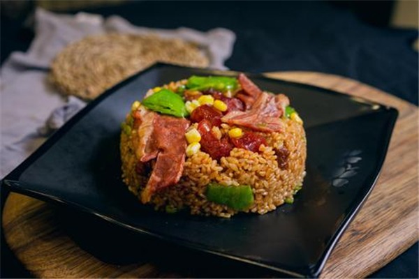 王世榮炸串炒飯加盟