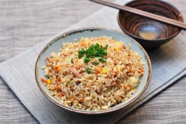 小吃惑杜飽飽主題炒飯加盟