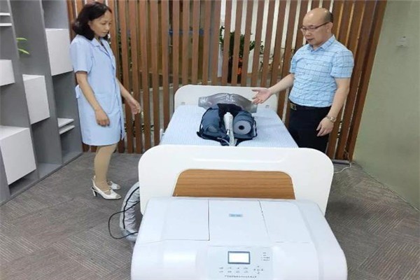 銥鳴智能護(hù)理機器人