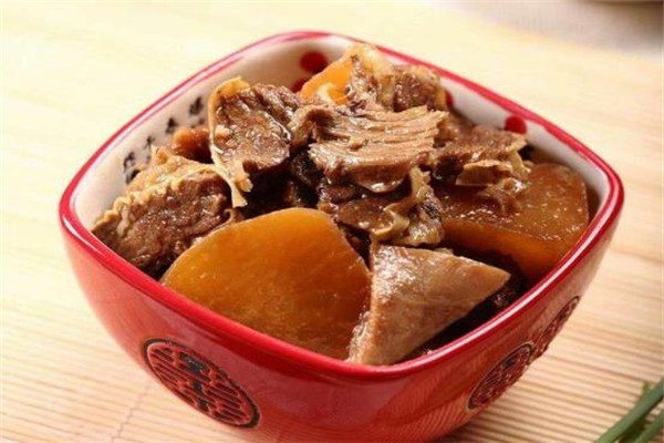 牛當(dāng)?shù)? /></p><p><strong>企業(yè)愿景</strong></p><p>企業(yè)價(jià)值觀：質(zhì)量優(yōu)先、顧客至上。</p><p>企業(yè)目標(biāo)：樹立百年品牌。</p><p>企業(yè)使命：為客戶提供安全、健康、美味的產(chǎn)品。</p><p>經(jīng)營理念：質(zhì)量第一、信譽(yù)至上、保持特色、持續(xù)發(fā)展。</p><p>服務(wù)理念：關(guān)注細(xì)節(jié)、用心服務(wù)好每一位客戶。</p><p>質(zhì)量理念：健康、安全。</p><p>人才理念：以人為本、任人唯賢。</p><p>學(xué)習(xí)理念：厚積而薄發(fā)、博觀而約取。</p><p>安全理念：安全就是生產(chǎn)力。</p><p>愿景：“牛當(dāng)?shù)馈睜幦〕蔀椤芭ｋs行業(yè)”的領(lǐng)導(dǎo)品牌!!</p>
                </div>
                <div   id=