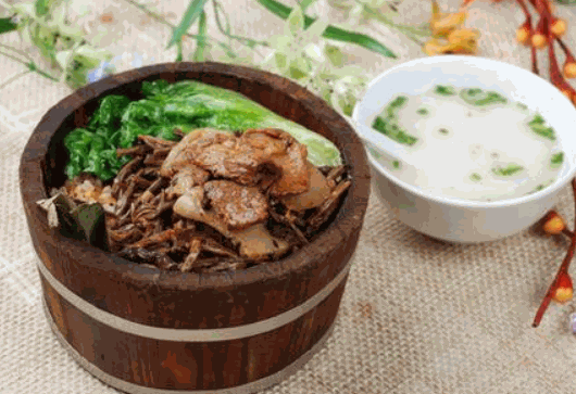 強仔木桶飯