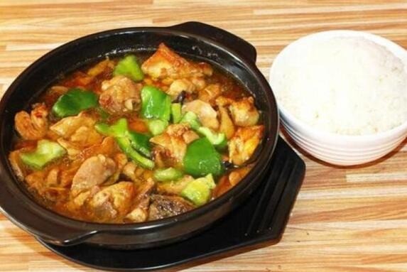 聞?dòng)淈S燜雞米飯