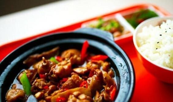 聞?dòng)淈S燜雞米飯