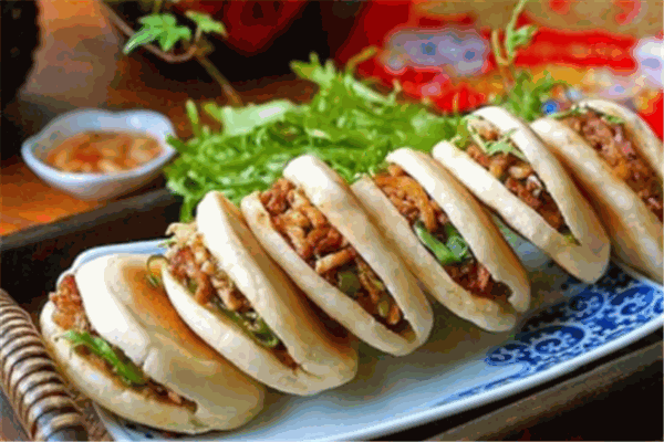 小饃人肉夾饃