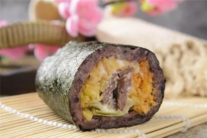 米道手捧飯團