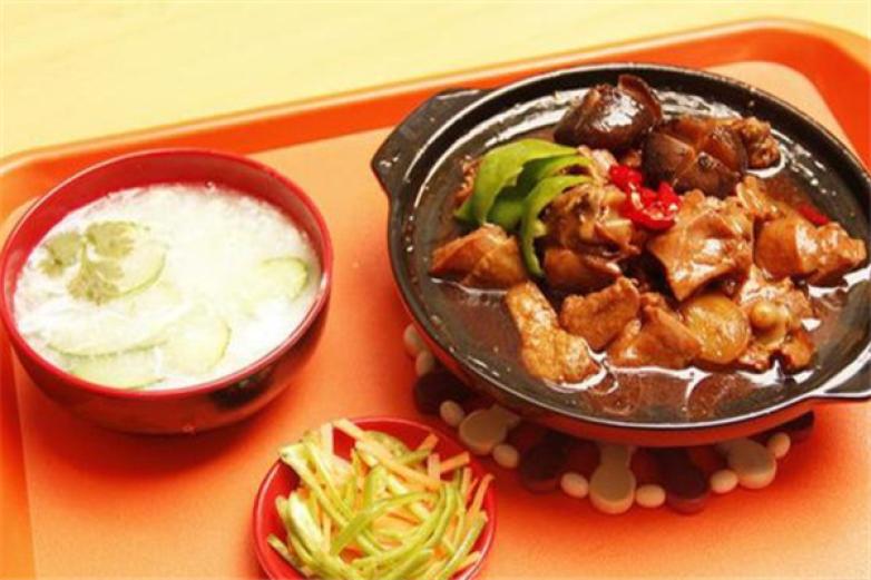 泉碗香黃燜雞米飯