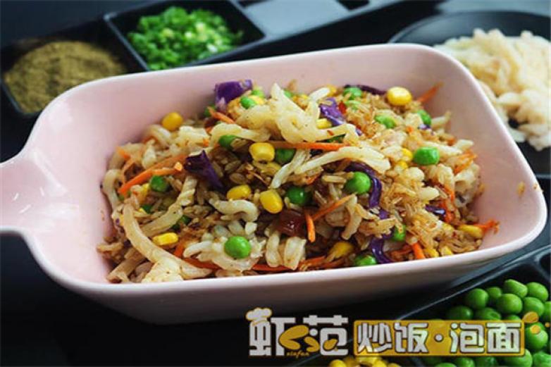 蝦范炒飯泡面