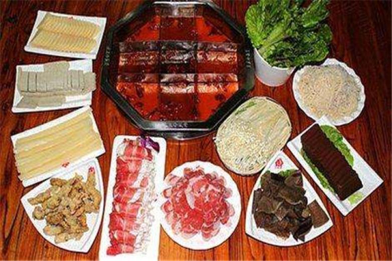 陳記一?；疱?/></p><p>他們家是傳統(tǒng)的火鍋，是燒炭火的火鍋，使用前需要預(yù)先把碳放入點(diǎn)燃</p><p>將羊肉用手工切成非常薄的片，然后放入鍋中涮，涮至肉色發(fā)白即可</p><p>然后可以蘸著些醬料吃，真是美味可口</p><p>餐廳布置的中規(guī)中矩，大廳明亮寬敞，干凈衛(wèi)生，桌椅擺放整齊，平時去用餐挺熱鬧的，不僅因為食物好吃，更是有極好的服務(wù)態(tài)度</p><p>值得一去</p><p>特色服務(wù)：有停車位，提供在線菜單</p><p>適宜情侶約會、家庭聚會、商務(wù)宴請、朋友聚餐</p><p>加盟品牌近年來如雨后春筍般冒了出來，加盟行情也是異常不錯，太多的加盟品牌使您無法選擇？別著急，來助您一臂之力，為您推薦火鍋行業(yè)的大品牌——陳記一?；疱?，好項目為您解除煩惱，助您成功</p><p>創(chuàng)建于2012年的陳記一?；疱伷放疲瑢Ｗ⒂跒橄M(fèi)者提供特色火鍋，款式多樣，質(zhì)量上乘，價格親民，自推出市場之日起就在火鍋行業(yè)占領(lǐng)有大量份額，受到了一大批消費(fèi)者的追捧</p><p>重要的是，總部的收費(fèi)很合理，還會在一些方面為消費(fèi)者提供補(bǔ)貼政策，為加盟商省下不少的成本，以便將費(fèi)用用在更需要的地方，以更低的投入獲得很大的實現(xiàn)目標(biāo)</p><p>成功是留給善于抓住機(jī)會的人，如果您也想加盟陳記一?；疱?，就快快行動吧</p><p></p>
                </div>
                <div   id=
