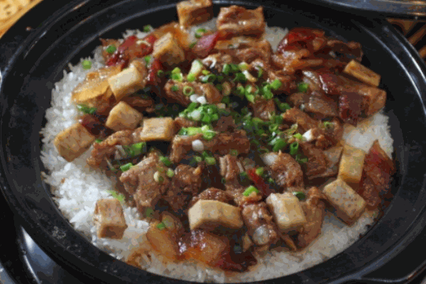 旭濤燜個(gè)煲仔飯加盟