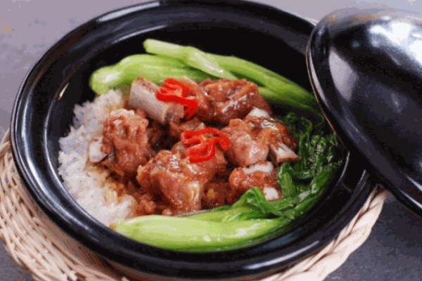 小美煲仔飯加盟
