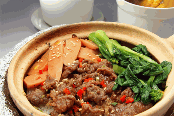 多客煲仔飯加盟