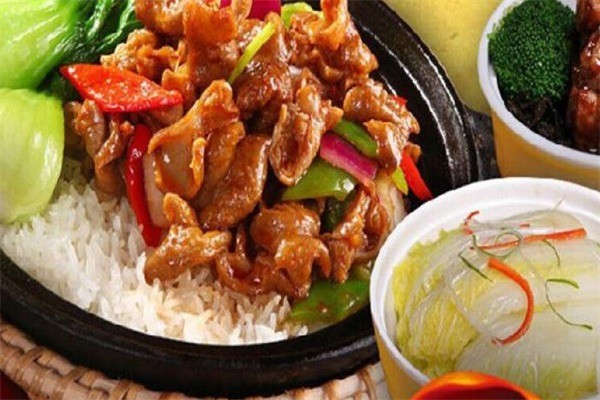 彈牙燉湯煲仔飯加盟