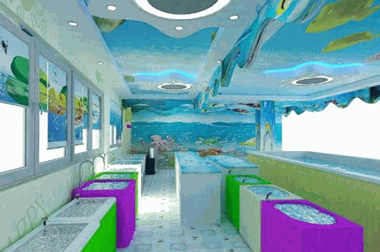 愛心島嬰兒游泳館