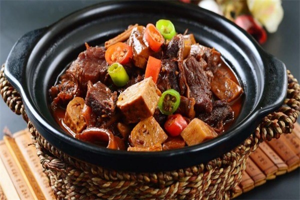 牛肉煲