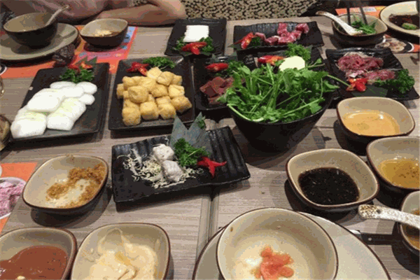 牛代表四季潮汕牛肉火鍋加盟