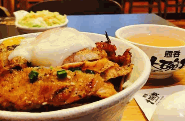 開(kāi)丼烤肉丼飯