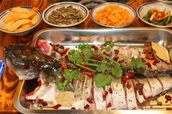 新魚(yú)上任霸魚(yú)火鍋