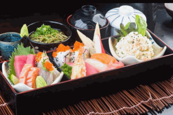 魚(yú)本鮮壽司日式便當(dāng)加盟