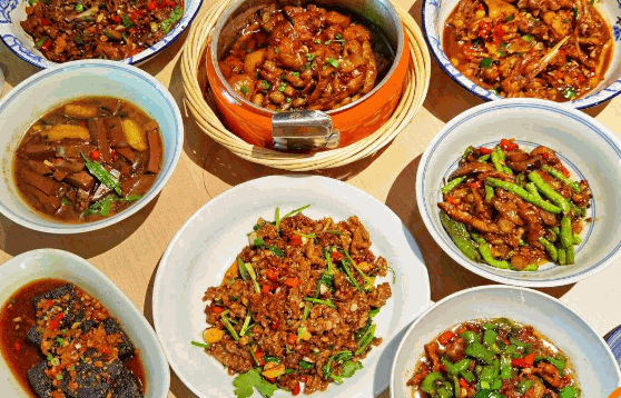 天天有魚-川湘菜紫銅炭火牛羊火鍋