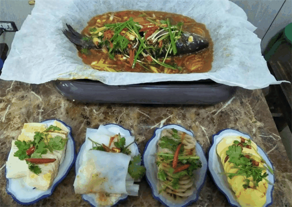 有魚吃紙包魚