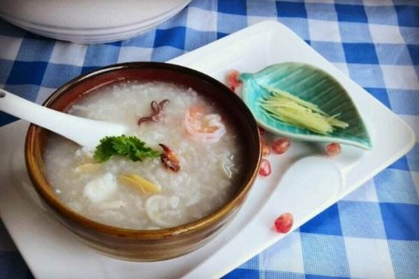 光頭佬爽滑餃子王咸骨煲仔粥