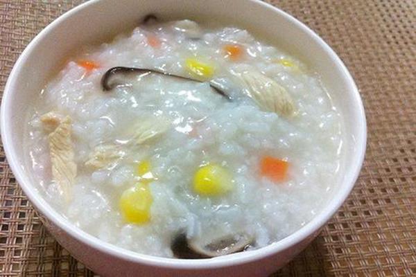 光頭佬爽滑餃子王咸骨煲仔粥