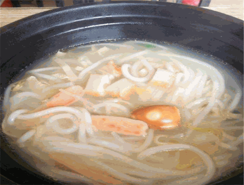 一線(xiàn)緣過(guò)橋米線(xiàn)