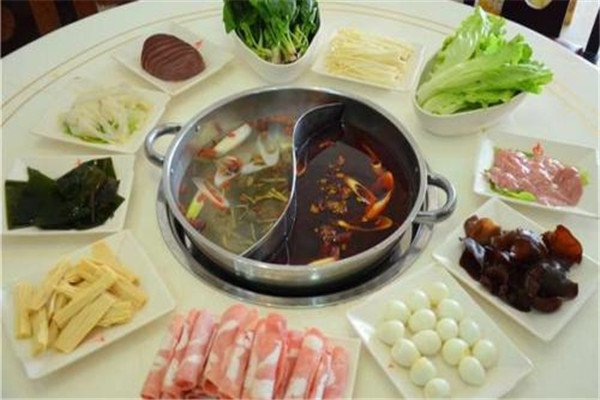 小藍(lán)帽牛肉和醬料火鍋