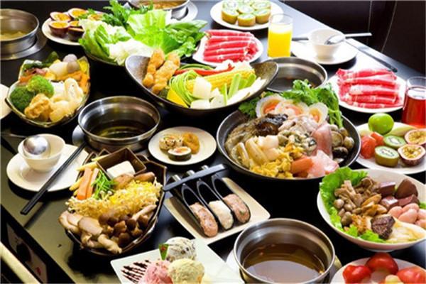 小藍(lán)帽牛肉和醬料火鍋