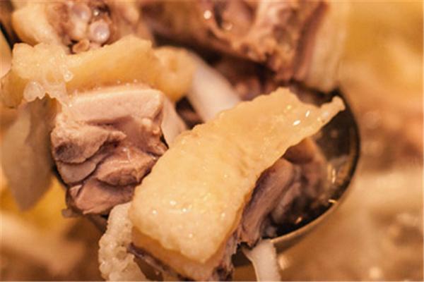同仁四季椰子雞音樂主題餐廳