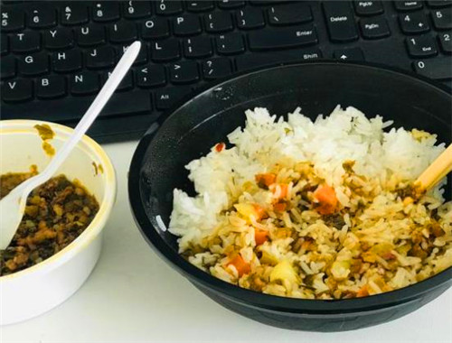 三碗拌中式拌飯加盟