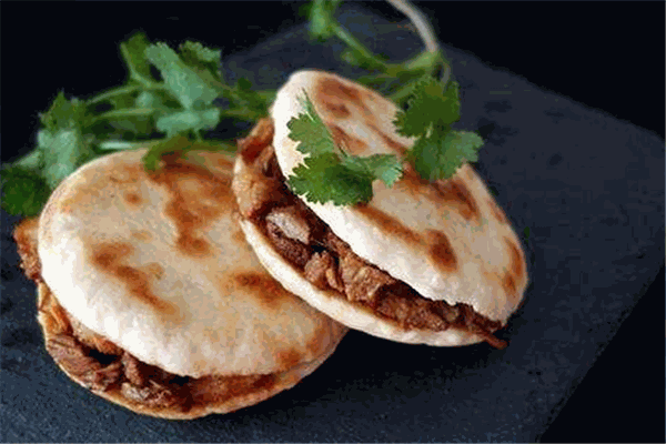 約饃一起肉夾饃