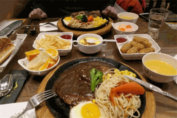 里約牛排自助西餐廳加盟
