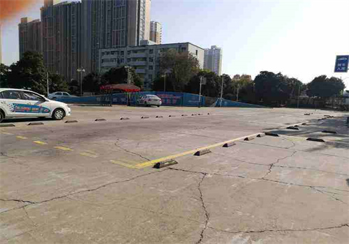 強仔駕校
