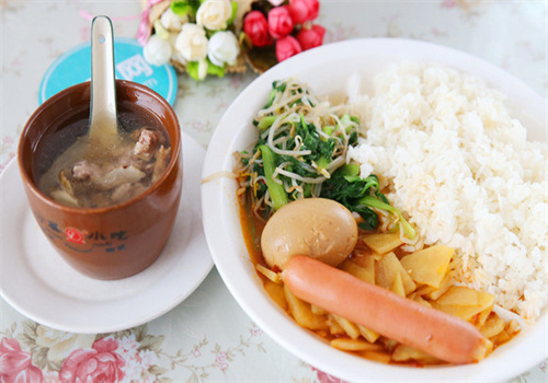 探骨排骨湯飯