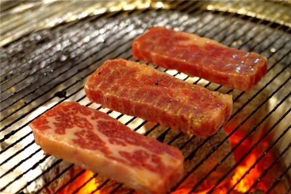 八號倉庫烤肉加盟