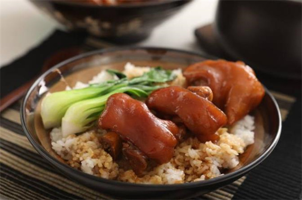 二哥豬腳飯需要多少費？