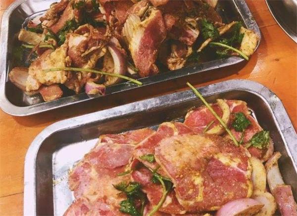 小蠻咬烤肉火鍋怎么樣?市場(chǎng)火爆，客源充足
