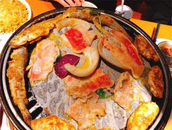小蠻咬烤肉火鍋怎么樣?市場(chǎng)火爆，客源充足