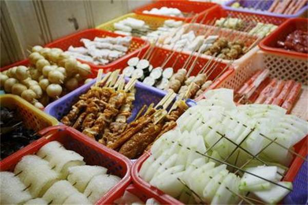 回轉(zhuǎn)串串香麻辣燙加盟