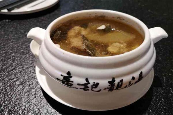 章記靚湯茶餐廳加盟