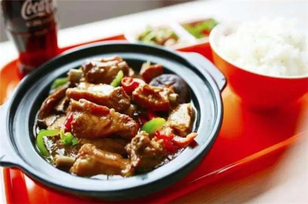 好客齊魯黃燜雞米飯