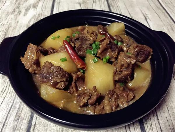 李彪霸的霸氣牛腩煲費(fèi)多少？材料供應(yīng)總部負(fù)責(zé)嗎？