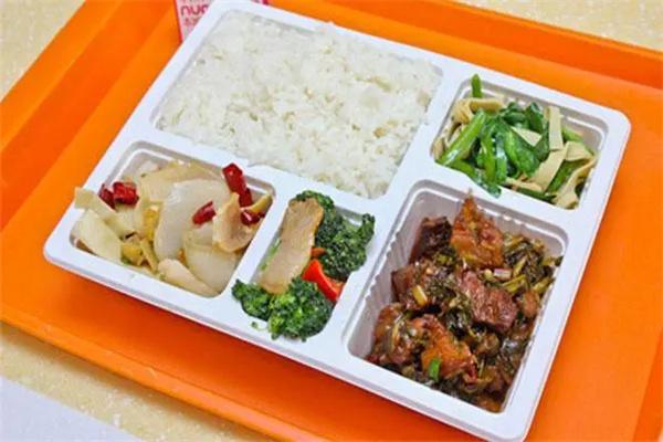 蘑菇愛(ài)上飯快餐加盟