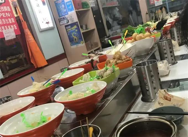 串悅湘旋轉(zhuǎn)串串火鍋
