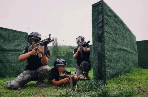 鐳戰(zhàn)大聯(lián)盟真人cs