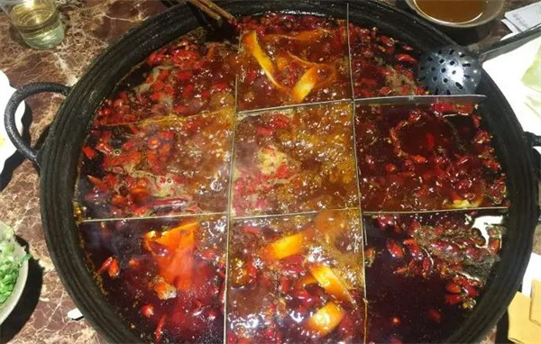 九宮格老灶火鍋